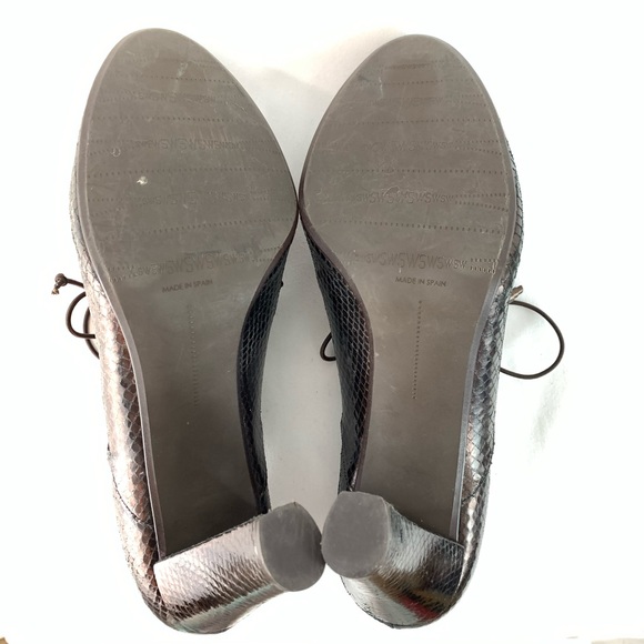 Stuart Weitzman embossed cut out pumps size 8.5 - Picture 14 of 14